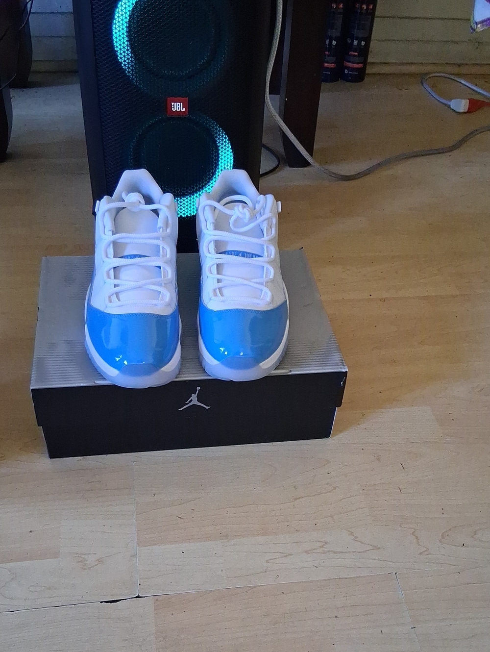 Jordan 11 Low Unc